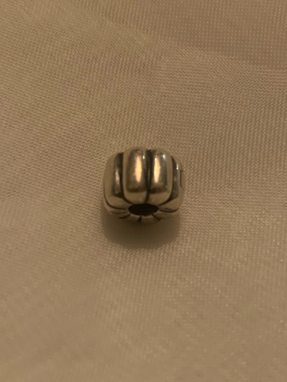 Authentic Pandora Ribbed Clip Charm (Model #790163).